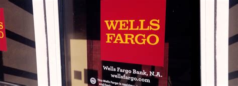 bank hours for wells fargo